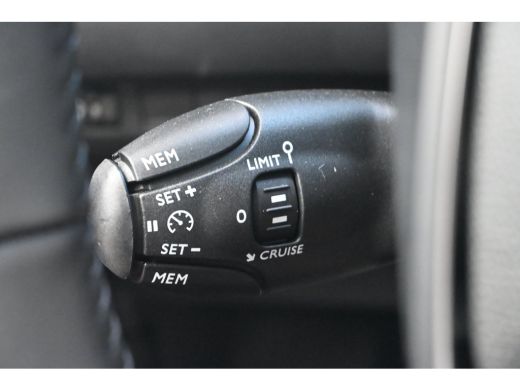 Peugeot e-208 Business | 10" HD-touchscreen met PEUGEOT i-Connect&reg; Advanced Navigatie | 10" touchscreen met DAB... ActivLease financial lease