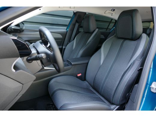 Peugeot e-308 EV 156PK 54KWH ALLURE AUTOMAAT / CAMERA / STOEL-STUURVERWARMING / KEYLESS / FULL-LED / 18"LMV / N... ActivLease financial lease