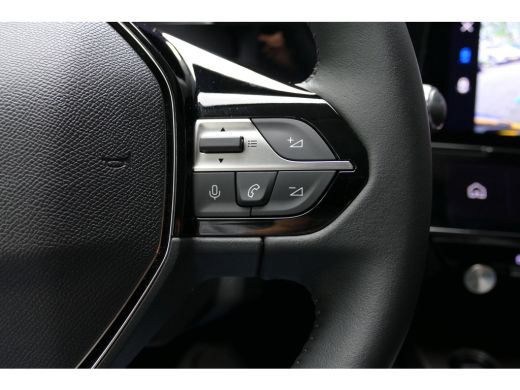 Peugeot e-308 EV 156PK 54KWH ALLURE AUTOMAAT / CAMERA / STOEL-STUURVERWARMING / KEYLESS / FULL-LED / 18"LMV / N... ActivLease financial lease