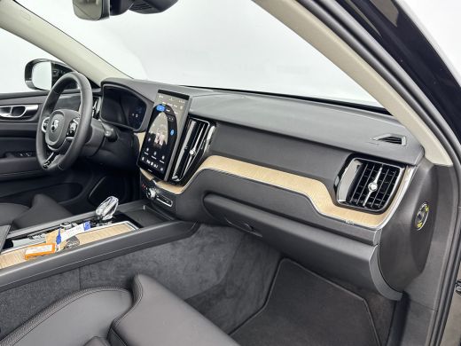 Volvo  XC60 T6 Recharge Plus Dark | 19" Allseason | Panoramadak | Head-Up | 360 Camera | Trekhaak | Harman Ka... ActivLease financial lease