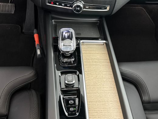 Volvo  XC60 T6 Recharge Plus Dark | 19" Allseason | Panoramadak | Head-Up | 360 Camera | Trekhaak | Harman Ka... ActivLease financial lease