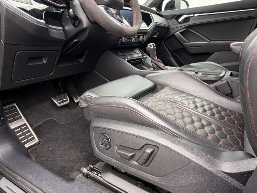 Audi Q3 TFSI RS Pano.dak Carplay Pano.dak Trekhaak Sportzetels 21Inch ActivLease financial lease