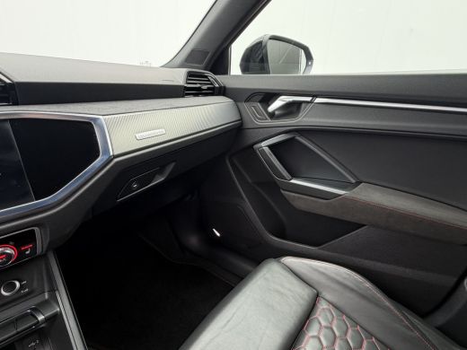 Audi Q3 TFSI RS Pano.dak Carplay Pano.dak Trekhaak Sportzetels 21Inch ActivLease financial lease