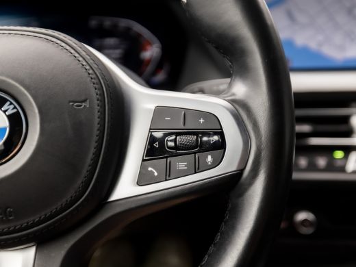BMW 2 Serie 218 M Sport Automaat (M PAKKET, KUIPSTOELEN, 1e EIGENAAR, APPLE CARPLAY, GROOT NAVI, GETINT GLAS,... ActivLease financial lease
