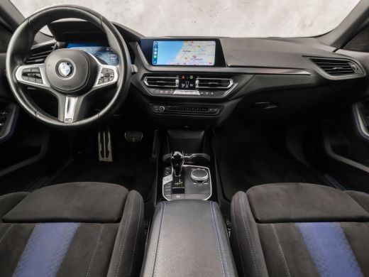 BMW 2 Serie 218 M Sport Automaat (M PAKKET, KUIPSTOELEN, 1e EIGENAAR, APPLE CARPLAY, GROOT NAVI, GETINT GLAS,... ActivLease financial lease