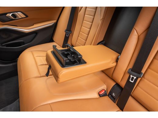 BMW 3 Serie Touring 330e eDrive Edition | leder | Stoelverwarming | Digitaal dashboard | Navigatie | Keyless ... ActivLease financial lease