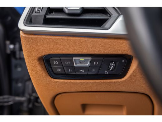 BMW 3 Serie Touring 330e eDrive Edition | leder | Stoelverwarming | Digitaal dashboard | Navigatie | Keyless ... ActivLease financial lease