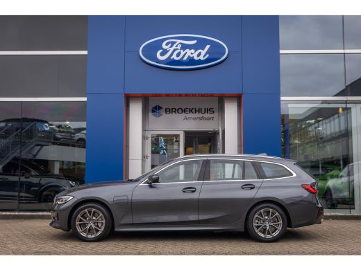 BMW 3 Serie Touring 330e eDrive Edition | leder | Stoelverwarming | Digitaal dashboard | Navigatie | Keyless ... ActivLease financial lease
