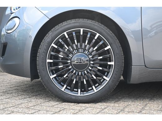 Fiat 500e La Prima 42 kWh 95%SOH! | Panoramadak | Incl. Winterset | JBL | Vol-Leder | Adaptive Cruise | Dea... ActivLease financial lease