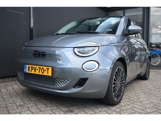 Fiat 500e La Prima 42 kWh 95%SOH! | Panoramadak | Incl. Winterset | JBL | Vol-Leder | Adaptive Cruise | Dea... ActivLease financial lease