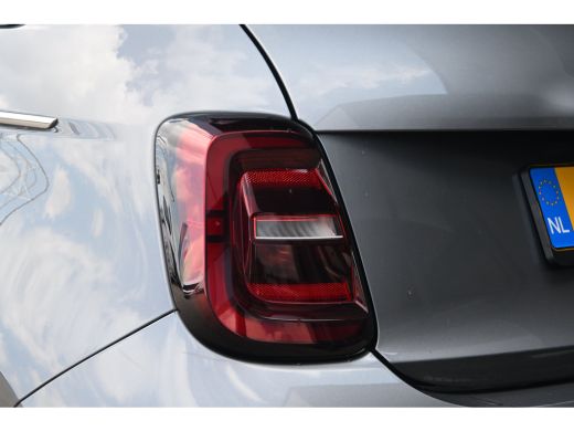 Fiat 500e La Prima 42 kWh 95%SOH! | Panoramadak | Incl. Winterset | JBL | Vol-Leder | Adaptive Cruise | Dea... ActivLease financial lease