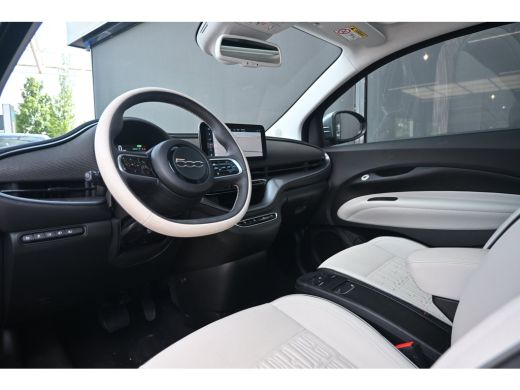 Fiat 500e La Prima 42 kWh 95%SOH! | Panoramadak | Incl. Winterset | JBL | Vol-Leder | Adaptive Cruise | Dea... ActivLease financial lease