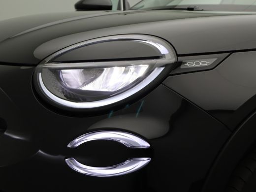 Fiat 600e La Prima 54 kWh | SOH 98% | Keyless | Dodehoekdetectie | Navi | Stoelverwarming | 18"LMV | Camera... ActivLease financial lease