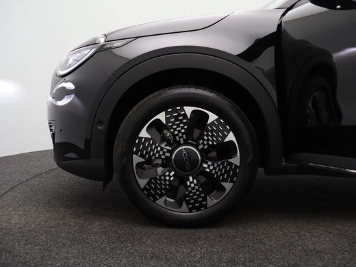 Fiat 600e La Prima 54 kWh | SOH 98% | Keyless | Dodehoekdetectie | Navi | Stoelverwarming | 18"LMV | Camera... ActivLease financial lease