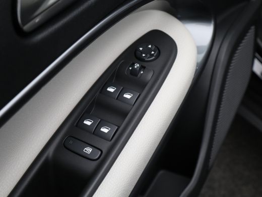 Fiat 600e La Prima 54 kWh | SOH 98% | Keyless | Dodehoekdetectie | Navi | Stoelverwarming | 18"LMV | Camera... ActivLease financial lease