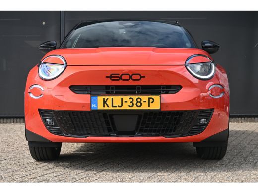 Fiat 600e Sport 54 kWh DEMO-DEAL! Tot 8 Jaar Garantie! | Massage | Alcantara | Elektr. Achterklep | Adaptiv... ActivLease financial lease