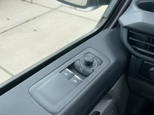 Ford E-Transit 320 L1H1 Limited 71 kWh | Cruise Control | Camera | CarPlay | Bluetooth | ActivLease financial lease
