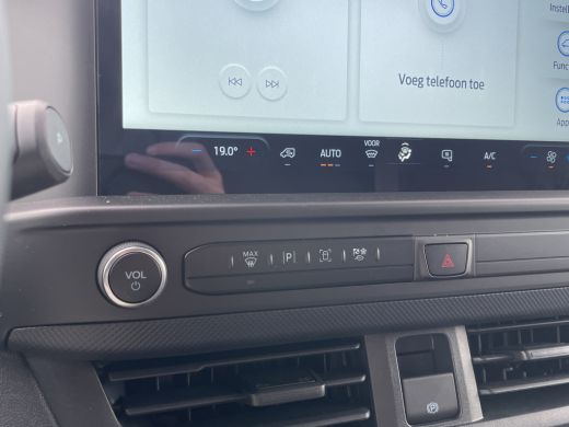 Ford E-Transit 320 L1H1 Limited 71 kWh | Cruise Control | Camera | CarPlay | Bluetooth | ActivLease financial lease