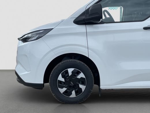 Ford E-Transit 320 L1H1 Limited 71 kWh | Cruise Control | Camera | CarPlay | Bluetooth | ActivLease financial lease