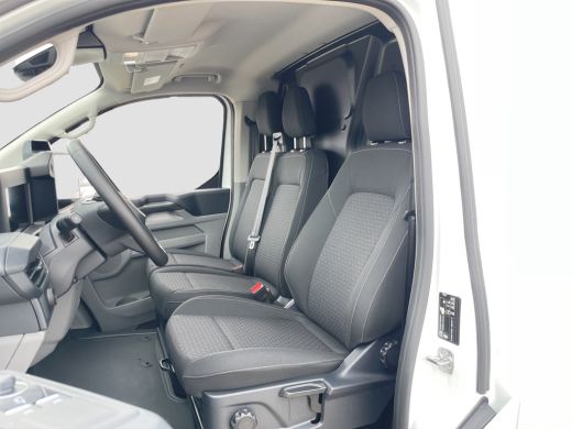 Ford E-Transit 320 L1H1 Limited 71 kWh | Cruise Control | Camera | CarPlay | Bluetooth | ActivLease financial lease