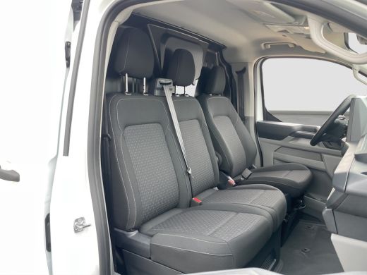 Ford E-Transit 320 L1H1 Limited 71 kWh | Cruise Control | Camera | CarPlay | Bluetooth | ActivLease financial lease