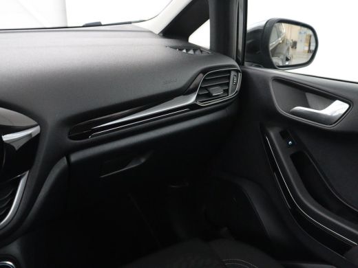 Ford Fiesta 1.0 EcoBoost Hybrid Titanium | Cruise control | Park assist | Climate control | Navigatie | Carpl... ActivLease financial lease