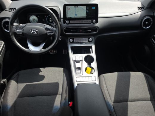 Hyundai Kona EV Fashion 64 kWh | 3 Fase | SOH 96,4 % | Navigatie | Rijklaaprijs! ActivLease financial lease