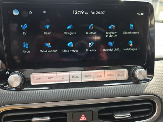 Hyundai Kona EV Fashion 64 kWh | 3 Fase | SOH 96,4 % | Navigatie | Rijklaaprijs! ActivLease financial lease