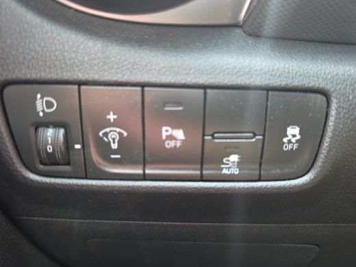 Hyundai Kona EV Fashion 64 kWh | 3 Fase | SOH 96,4 % | Navigatie | Rijklaaprijs! ActivLease financial lease