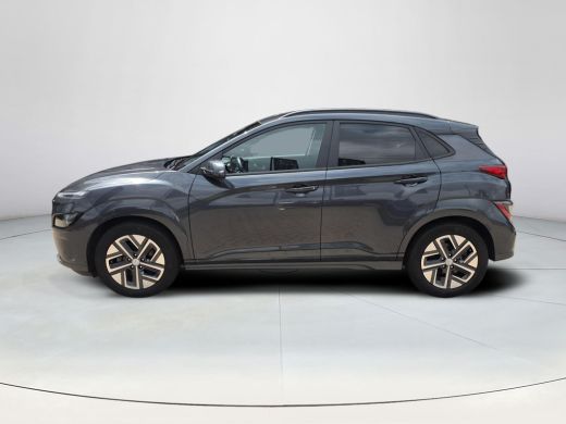 Hyundai Kona EV Fashion 64 kWh | 3 Fase | SOH 96,4 % | Navigatie | Rijklaaprijs! ActivLease financial lease