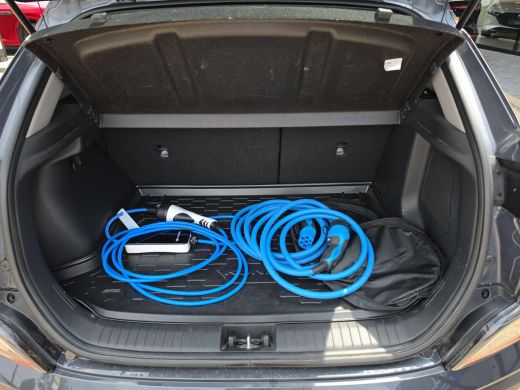 Hyundai Kona EV Fashion 64 kWh | 3 Fase | SOH 96,4 % | Navigatie | Rijklaaprijs! ActivLease financial lease