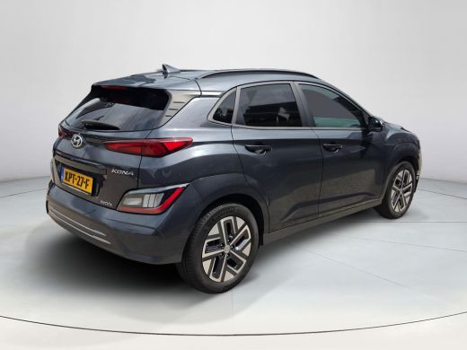 Hyundai Kona EV Fashion 64 kWh | 3 Fase | SOH 96,4 % | Navigatie | Rijklaaprijs! ActivLease financial lease
