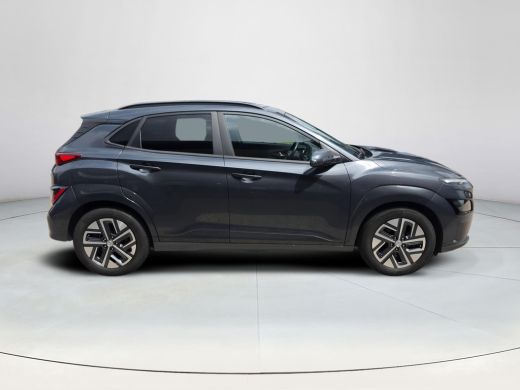 Hyundai Kona EV Fashion 64 kWh | 3 Fase | SOH 96,4 % | Navigatie | Rijklaaprijs! ActivLease financial lease