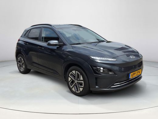 Hyundai Kona EV Fashion 64 kWh | 3 Fase | SOH 96,4 % | Navigatie | Rijklaaprijs! ActivLease financial lease