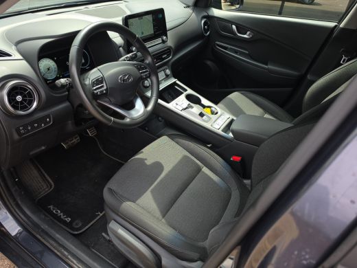 Hyundai Kona EV Fashion 64 kWh | 3 Fase | SOH 96,4 % | Navigatie | Rijklaaprijs! ActivLease financial lease