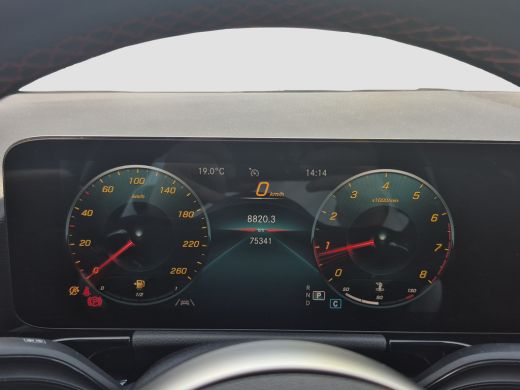 Mercedes-Benz GLA 200 Business Solution AMG | Elektrische inklapbare trekhaak | Stoelverwarming | Elektrische achte... ActivLease financial lease