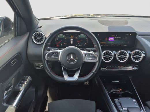 Mercedes-Benz GLA 200 Business Solution AMG | Elektrische inklapbare trekhaak | Stoelverwarming | Elektrische achte... ActivLease financial lease