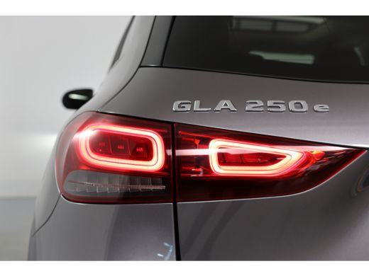 Mercedes-Benz GLA 250 e AMG Line | Elektrisch Panoramadak | Memory | 360* Camera | Stoelverwarming | Navigatie | Do... ActivLease financial lease