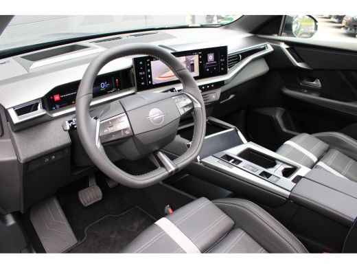 Opel Grandland 1.6 Turbo Plug-in-Hybrid GS | Panorama/schuifdak | Lederen bekleding | Massage | All season | 20 ... ActivLease financial lease