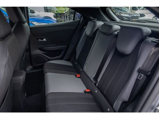 Opel Mokka-e Level 3 50 kWh | Soh 100%! | Camera | Cruise control | Apple Carplay/Android Auto | Digitaal dash... ActivLease financial lease