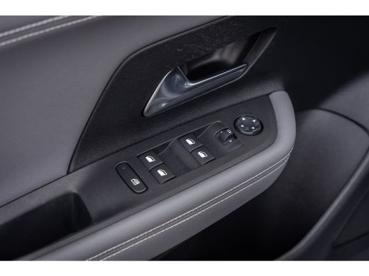 Opel Mokka-e Level 3 50 kWh | Soh 100%! | Camera | Cruise control | Apple Carplay/Android Auto | Digitaal dash... ActivLease financial lease