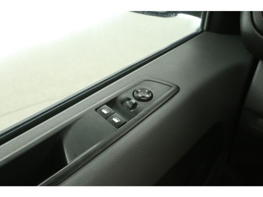 Opel Vivaro-e Peugeot E-Expert 75 kWh L2H1 | Snelladen | SOH 89% | Airco | Cruise | Carplay | Parkeersens. ActivLease financial lease