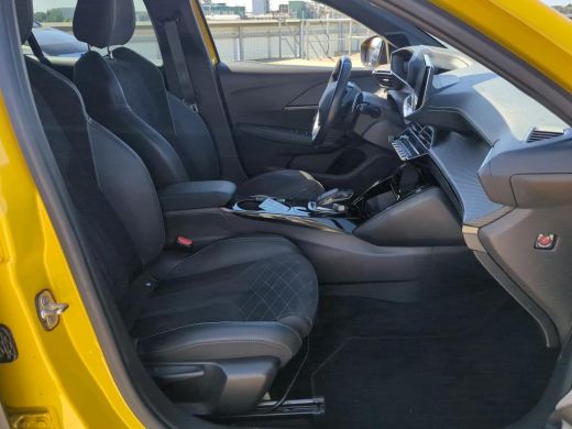 Peugeot 208 1.2 PureTech 130pk EAT8 GT Pack | Automaat | Navigatie | Camera | Alcantara | Stoelverwarming | F... ActivLease financial lease