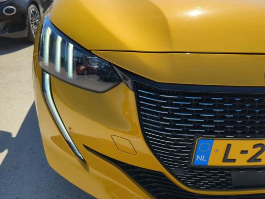 Peugeot 208 1.2 PureTech 130pk EAT8 GT Pack | Automaat | Navigatie | Camera | Alcantara | Stoelverwarming | F... ActivLease financial lease