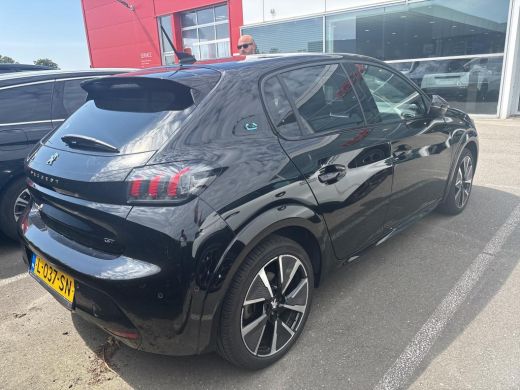 Peugeot e-208 EV GT Pack 50 kWh 3 Fase | Panoramadak | Stoelverwarming | Adaptive Cruise | Alcantara | Achterui... ActivLease financial lease