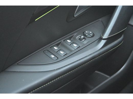 Peugeot e-208 EV GT Pack 50 kWh 3 Fase 90,5%SOH! | Panoramadak | Stoelverwarming | Adaptive Cruise | Alcantara ... ActivLease financial lease