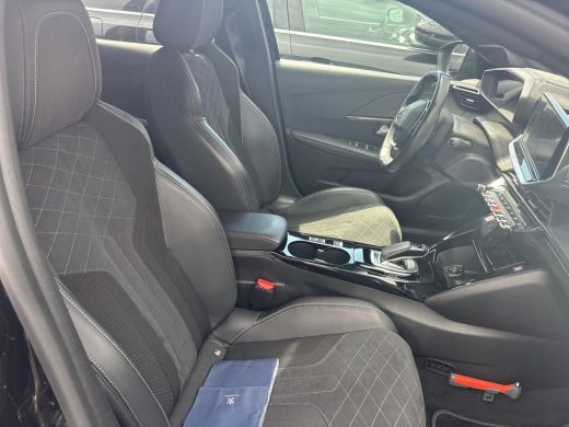 Peugeot e-208 EV GT Pack 50 kWh 3 Fase | Panoramadak | Stoelverwarming | Adaptive Cruise | Alcantara | Achterui... ActivLease financial lease