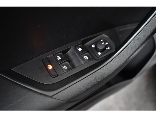 Skoda Karoq 1.5 150PK DSG Selection | Achteruitrijcamera | Climate Control | Navigatie | Stoelverwarming voor... ActivLease financial lease