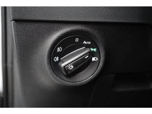Skoda Karoq 1.5 150PK DSG Selection | Achteruitrijcamera | Climate Control | Navigatie | Stoelverwarming voor... ActivLease financial lease