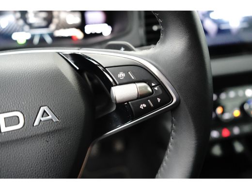 Skoda Karoq 1.5 150PK DSG Selection | Achteruitrijcamera | Climate Control | Navigatie | Stoelverwarming voor... ActivLease financial lease